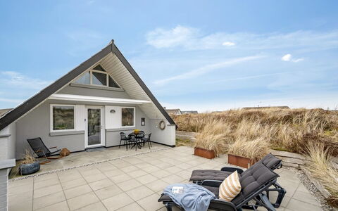 Jelisaveta - 500M from the Sea: Möbel, Interior Design, Flooring, Fussboden, Decke, Zimmer, Stuhl, Tabelle, Wohnung, Küche & Esszimmer Tisch