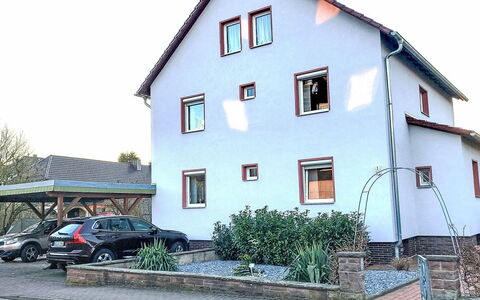 Ludmilla: Gebäude, Fenster, Haus, Dach, Zuhause, Wohngebiet, Hütte, Menschliche Siedlung, Schiebefenster, Farbe