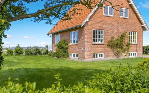 Freja - 12Km from the Sea: Estate, Schatten, Auffahrt, Bauernhaus