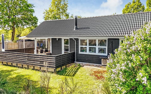 Terttu - 250M from the Sea: Holz, Zuhause, Veranda, Deck, Hartholz, Dach, Holzbeize, Holzboden, Eco Hotel