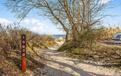 Terttu - 250M from the Sea: Holz, Zuhause, Veranda, Deck, Hartholz, Dach, Holzbeize, Holzboden, Eco Hotel