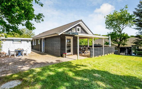Terttu - 250M from the Sea: Holz, Zuhause, Veranda, Deck, Hartholz, Dach, Holzbeize, Holzboden, Eco Hotel