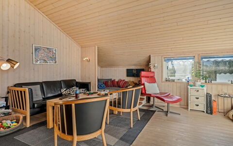 Anline - 600M to the Fjord: Interior Design, Decke, Wohnung, Flooring, Möbel, Fussboden, Zimmer, Beleuchtung, Zuhause, Couch