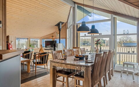 Anline - 600M to the Fjord: Interior Design, Decke, Wohnung, Flooring, Möbel, Fussboden, Zimmer, Beleuchtung, Zuhause, Couch