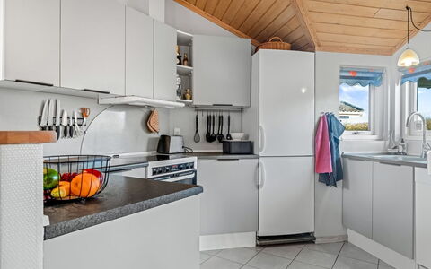 Anline - 600M to the Fjord: Interior Design, Decke, Wohnung, Flooring, Möbel, Fussboden, Zimmer, Beleuchtung, Zuhause, Couch