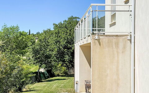 Castellas: Wand, Geländer, Verbundwerkstoff, Balkon, Metall, Beton, Baluster, Zaun, Treppe, Schatten
