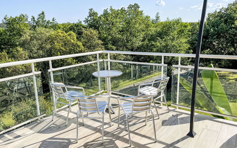 Castellas: Geländer, Balkon, Deck, Gartenmöbel, Stuhl, Metall, Zaun, Veranda, Schatten, Hartholz