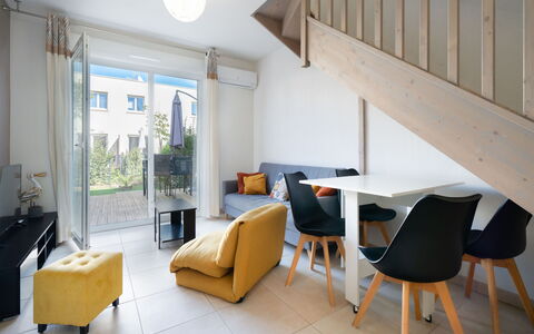 La Dune: Interior Design, Möbel, Flooring, Fussboden, Holz, Zimmer, Decke, Couch, Wohnzimmer, Beleuchtung