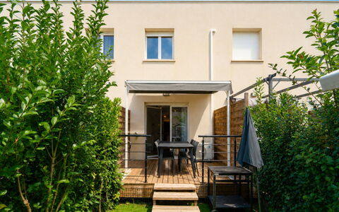 La Dune: Garten, Schatten, Hinterhof, Garten, Gartenmöbel, Stuhl, Landscaping, Veranda, Hof, Balkon