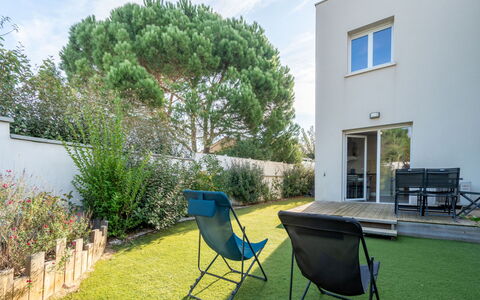 La Dune: Wohngebiet, Zuhause, Garten, Grundstueck, Rasen, Garten, Landscaping, Schatten, Hinterhof, Gartenmöbel