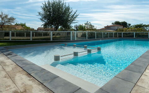 La Dune: Schwimmbad, Blau, Verbundwerkstoff, Schatten, Resort, Fliese, Water Feature, Beton, Gartenmöbel, Design