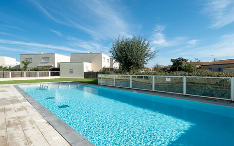 La Dune: Blau, Schwimmbad, Resort, Verbundwerkstoff, Water Feature, Schatten, Landscaping, Garten, Estate, Eco Hotel