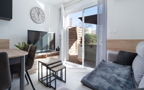 La Dune: Möbel, Holz, Interior Design, Flooring, Fussboden, Zuhause, Wohnung, Decke, Stuhl, Wohnzimmer