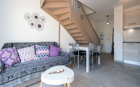 La Dune: Möbel, Holz, Interior Design, Flooring, Küche, Cabinetry, Fussboden, Zimmer, Major Appliance, Schrank