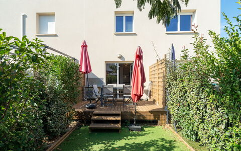 La Dune: Möbel, Holz, Interior Design, Flooring, Küche, Cabinetry, Fussboden, Zimmer, Major Appliance, Schrank