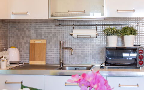 Suite Artemare: Küche, Countertop, Küchengerät, Interior Design, Cabinetry, Haushaltsgerät, Spüle, Zuhause, Möbel, Beleuchtung