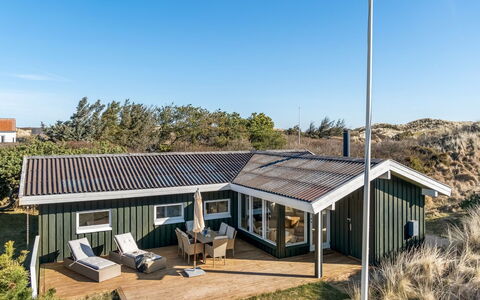 Gundborg - 200M from the Sea: Holz, Zuhause, Veranda, Deck, Hartholz, Dach, Holzbeize, Holzboden, Eco Hotel