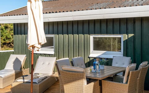 Gundborg - 200M from the Sea: Holz, Zuhause, Veranda, Deck, Hartholz, Dach, Holzbeize, Holzboden, Eco Hotel