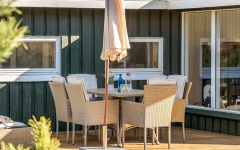 Gundborg - 200M from the Sea: Holz, Zuhause, Veranda, Deck, Hartholz, Dach, Holzbeize, Holzboden, Eco Hotel