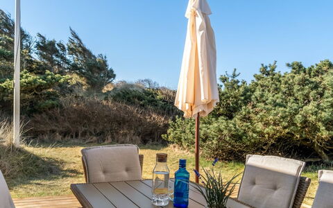 Gundborg - 200M from the Sea: Holz, Zuhause, Veranda, Deck, Hartholz, Dach, Holzbeize, Holzboden, Eco Hotel