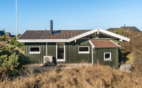 Gundborg - 200M from the Sea: Holz, Zuhause, Veranda, Deck, Hartholz, Dach, Holzbeize, Holzboden, Eco Hotel