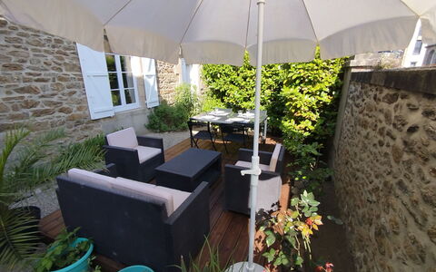 Kenavo: Möbel, Stuhl, Gartenmöbel, Regenschirm, Tabelle, Blumentopf, Tisch Im Freien, Schatten, Zimmerpflanze, Terrasse