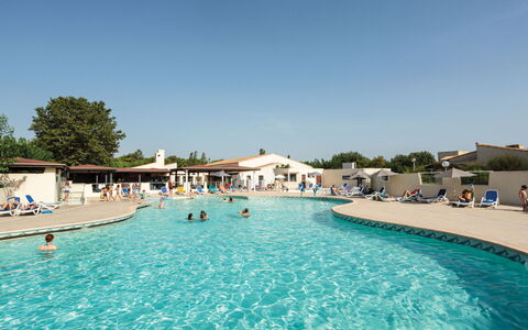 Cap D'Agde 635: Schwimmbad, Erholung, Gartenmöbel, Resort, Freizeit, Urlaub, Sonnenliege, Regenschirm, Schatten