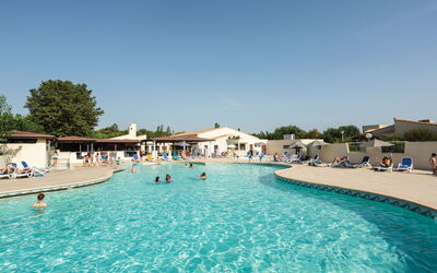 Cap D'Agde 635: Schwimmbad, Erholung, Gartenmöbel, Resort, Freizeit, Urlaub, Sonnenliege, Regenschirm, Schatten