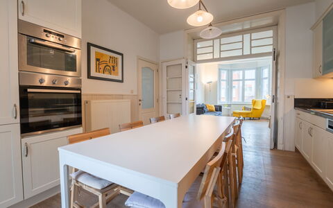 Les Citrinelles with Parking: Möbel, Interior Design, Flooring, Fussboden, Countertop, Decke, Holz, Küche, Cabinetry, Light Fixture