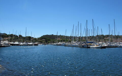 Les Villas de la Baie: Boot, Wasser, Yachthafen, Gewässer, Watercraft, Wasservorräte, Boote Und Boating - Geräte Und Materialien, Wasserweg, Mast, Hafen
