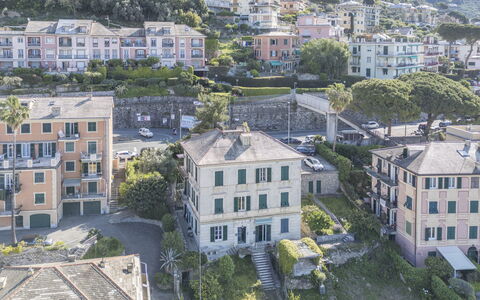 Central Design Flat With Parking, Bogliasco: Gebäude, Wohngebiet, Stadt, Haus, Menschliche Siedlung, Zuhause, Meer, Wohnung, Vorort, Küste