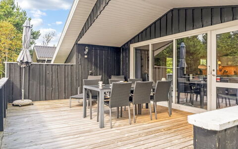 Onni - 2.3Km from the Sea: Holz, Zuhause, Veranda, Deck, Hartholz, Dach, Holzbeize, Holzboden, Eco Hotel
