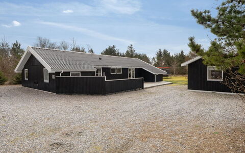 Onni - 2.3Km from the Sea: Holz, Zuhause, Veranda, Deck, Hartholz, Dach, Holzbeize, Holzboden, Eco Hotel