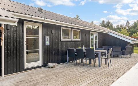 Onni - 2.3Km from the Sea: Holz, Zuhause, Veranda, Deck, Hartholz, Dach, Holzbeize, Holzboden, Eco Hotel