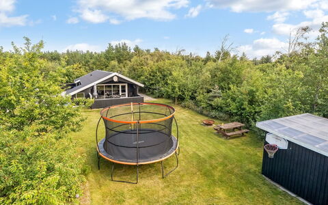 Onni - 2.3Km from the Sea: Holz, Zuhause, Veranda, Deck, Hartholz, Dach, Holzbeize, Holzboden, Eco Hotel