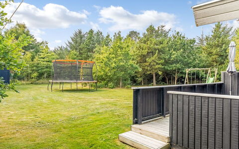 Onni - 2.3Km from the Sea: Holz, Zuhause, Veranda, Deck, Hartholz, Dach, Holzbeize, Holzboden, Eco Hotel