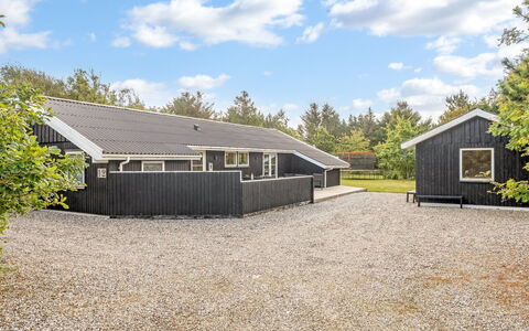 Onni - 2.3Km from the Sea: Holz, Zuhause, Veranda, Deck, Hartholz, Dach, Holzbeize, Holzboden, Eco Hotel