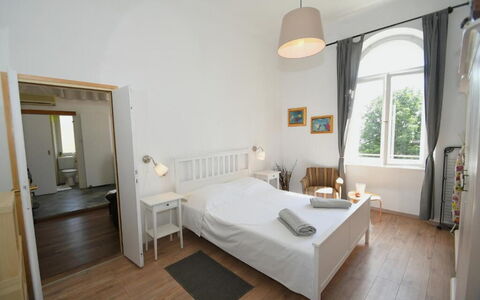 Appartamento Central Sea View Opatija: Möbel, Interior Design, Bett, Schlafzimmer, Flooring, Fussboden, Holz, Bettdecke, Bedding, Zimmer