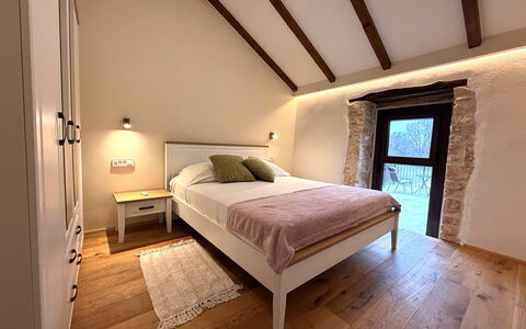 Casa Rossa Ac, Wifi, Prodol - Croazia: Bett, Möbel, Interior Design, Schlafzimmer, Wand, Fussboden, Flooring, Bettdecke, Holz, Bedding