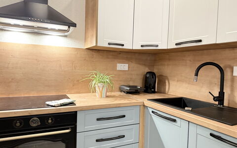 Casa Rossa Ac, Wifi, Prodol - Croazia: Küche, Küchengerät, Countertop, Major Appliance, Cabinetry, Haushaltsgerät, Möbel, Holz, Herd, Interior Design
