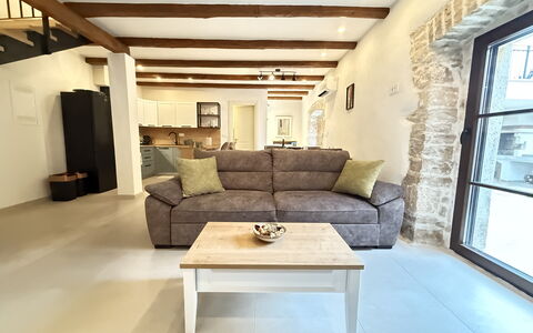 Casa Rossa Ac, Wifi, Prodol - Croazia: Möbel, Interior Design, Flooring, Couch, Fussboden, Holz, Zimmer, Tabelle, Wohnzimmer, Decke