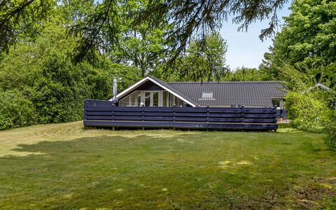 Mila - 30Km from the Sea: Dach, Haus, Zuhause, Hütte, Tür, Abstellgleis, Deck, Veranda, Planke, Hartholz