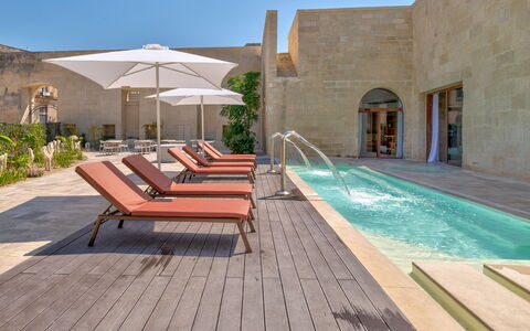 Palazzo Corte Dei Granai: Schwimmbad, Resort, Hazienda, Design, Blumentopf, Zimmerpflanze, Hotel, Water Feature, Hof, Villa