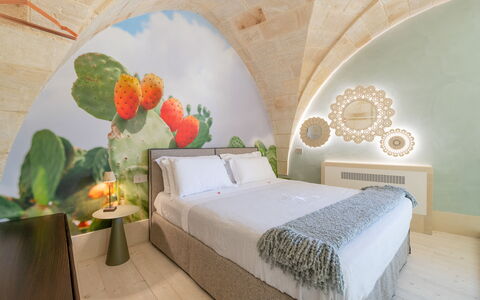 Palazzo Corte Dei Granai: Wand, Interior Design, Möbel, Decke, Zuhause, Kissen, Linens, Zimmerpflanze, Wohnzimmer, Schlafzimmer
