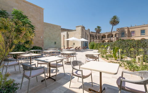 Palazzo Corte Dei Granai: Hof, Hazienda, Estate, Landscaping, Garten, Schatten, Garten, Stuhl, Villa