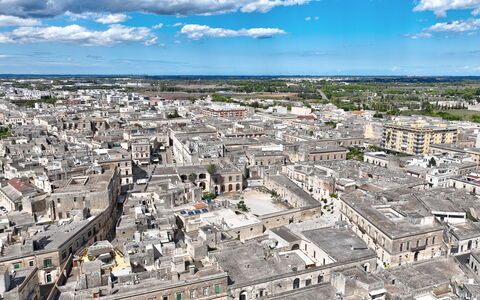 Palazzo Corte Dei Granai: Vogelperspektive, Stadtgebiet, Wohngebiet, Stadt, Luftaufnahmen, Nachbarschaft, Landschaft, Urban Design, Vorort, Dach