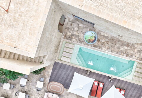 Palazzo Corte Dei Granai: Schwimmbad, Verbundwerkstoff, Wohnung, Gartenmöbel, Resort, Hotel, Sonnenliege, Hof, Villa, Fliese