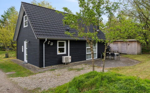 Øgot: Möbel, Interior Design, Flooring, Fussboden, Decke, Zimmer, Stuhl, Tabelle, Wohnung, Küche & Esszimmer Tisch