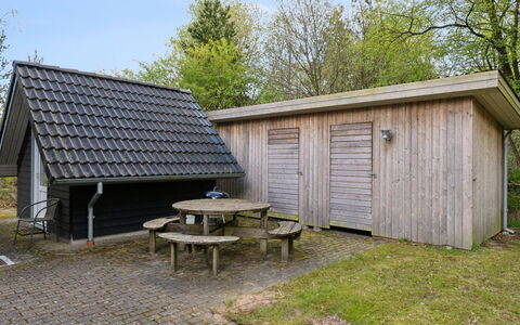 Øgot: Möbel, Interior Design, Flooring, Fussboden, Decke, Zimmer, Stuhl, Tabelle, Wohnung, Küche & Esszimmer Tisch