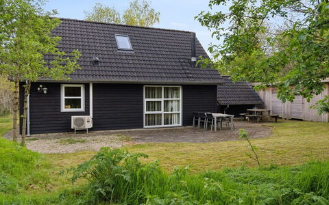 Øgot: Möbel, Interior Design, Flooring, Fussboden, Decke, Zimmer, Stuhl, Tabelle, Wohnung, Küche & Esszimmer Tisch